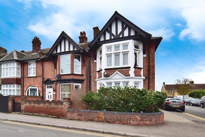 4 Bedroom End Of Terrace House For Sale In High Street, Sheerness, ME12