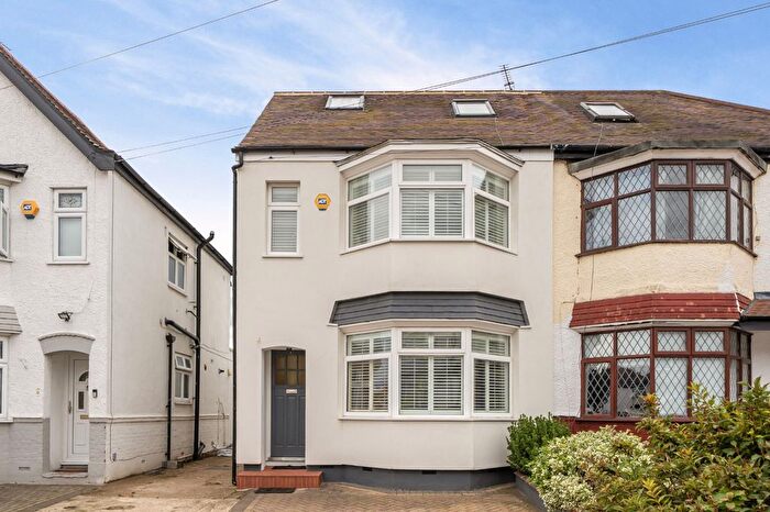 4 Bedroom Semi-detached House For Sale In Roedean Avenue, Enfield, EN3