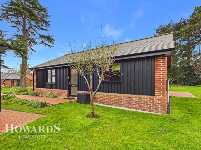 2 Bedroom Detached Bungalow For Sale In Chapel Road, Lowestoft, NR33