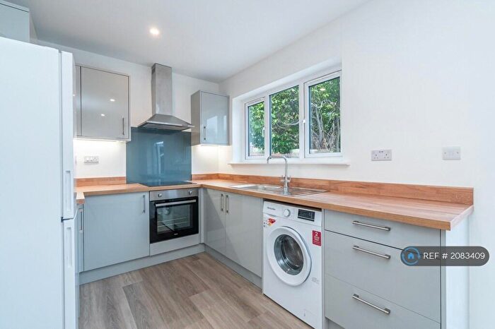 3 Bedroom Semi-Detached House To Rent In Hill Lane, Southampton, SO15