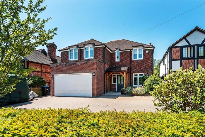 4 Bedroom Detached House For Sale In Chalkpit Lane, Oxted, RH8