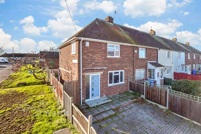 2 Bedroom End Of Terrace House For Sale In Manor Road, Queenborough, Kent, ME11