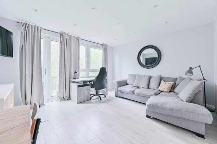 2 Bedroom Maisonette To Rent In Mandeville Close, Blackheath, London, SE3