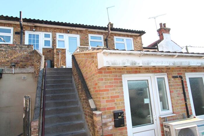 2 Bedroom Flat To Rent In Hart Road, Thundersley, SS7