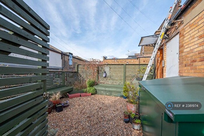 3 Bedroom Flat To Rent In Norwood Road, London, SE27