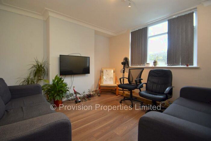 6 Bedroom End Of Terrace House To Rent In Langdale Avenue, Headingley, Leeds, LS6