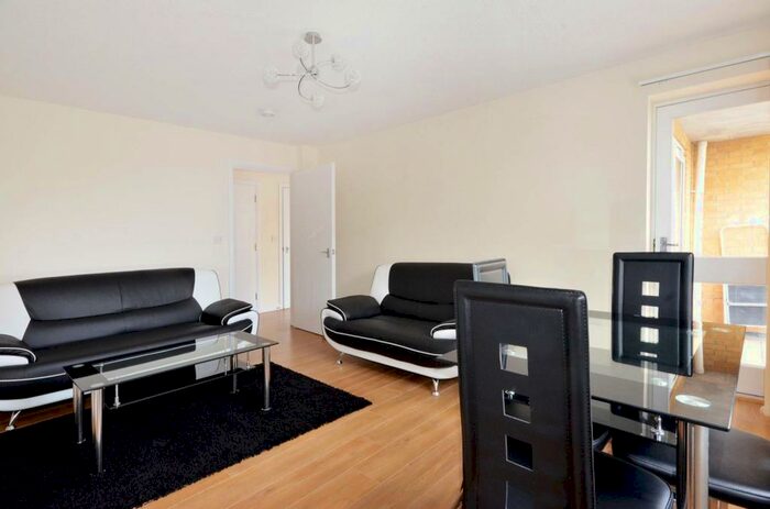 2 Bedroom Flat To Rent In Erebus Drive, Thamesmead, London, SE28
