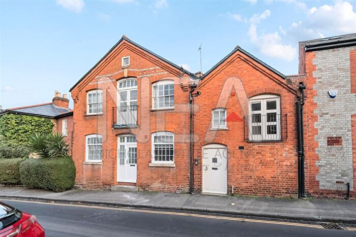 1 Bedroom Flat To Rent In St. Johns Hill, Reading, Berkshire, RG1