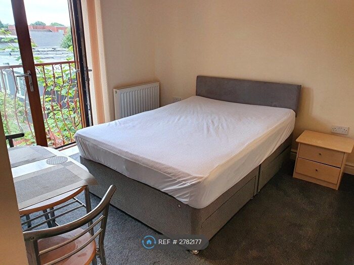 Studio To Rent In Bethel Court, Salford, M7