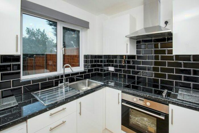2 Bedroom Flat To Rent In Bernards Close, Ilford, IG6
