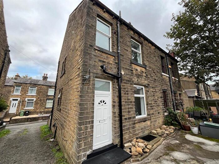 1 Bedroom Terraced House For Sale In Chapel Terrace, Crosland Moor, Huddersfield, HD4