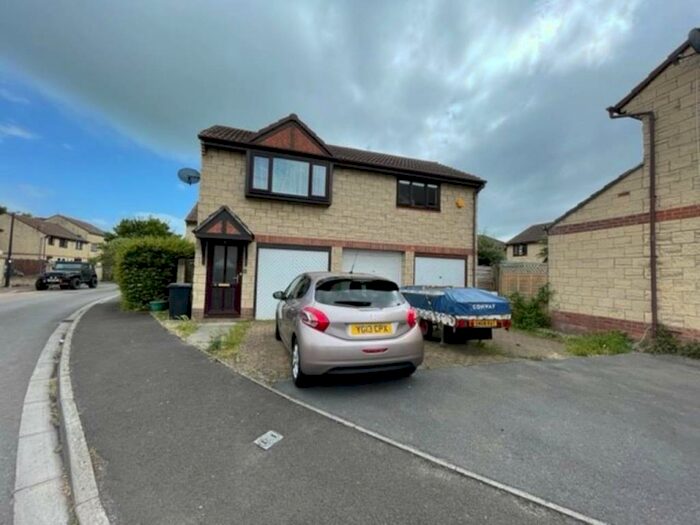 1 Bedroom Coach House To Rent In Warrilow Close, Worle, Weston Super Mare, BS22