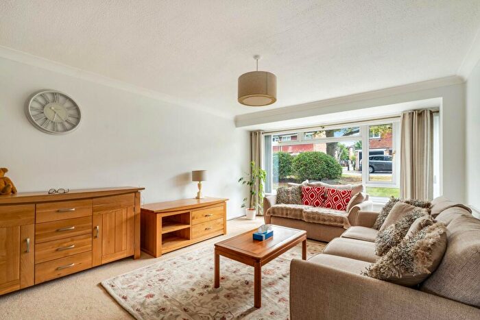 2 Bedroom Apartment For Sale In Westbourne Avenue, Cheam, SM3