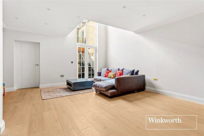 3 Bedroom Town House To Rent In Monkton Street, London, SE11