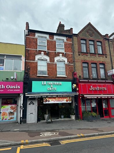 1 Bedroom Flat To Rent In A Lea Bridge Road, London, E10