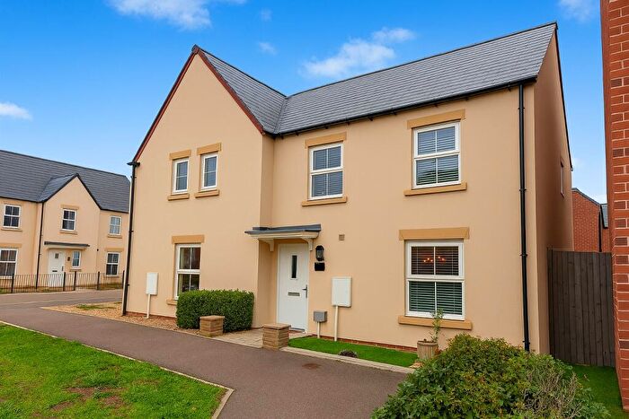 3 Bedroom Semi Detached House For Sale In Hobby Road, Bodicote, Banbury, OX15