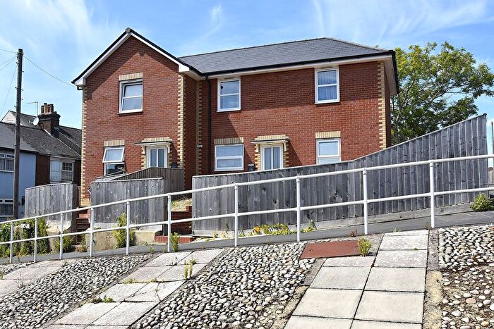 2 Bedroom Semi-Detached House To Rent In Hunnyhill, Newport, PO30