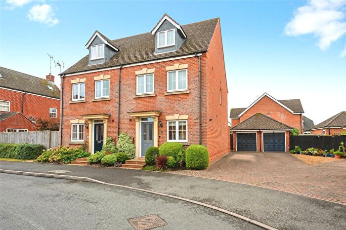 4 Bedroom Semi-Detached House For Sale In Brittain Lane, Warwick, Warwickshire, CV34