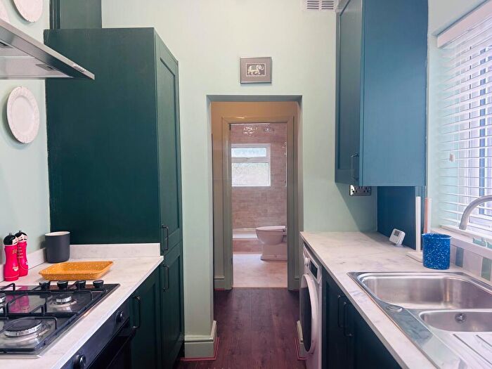 3 Bedroom Flat To Rent In Stepping Lane, Derby, DE1