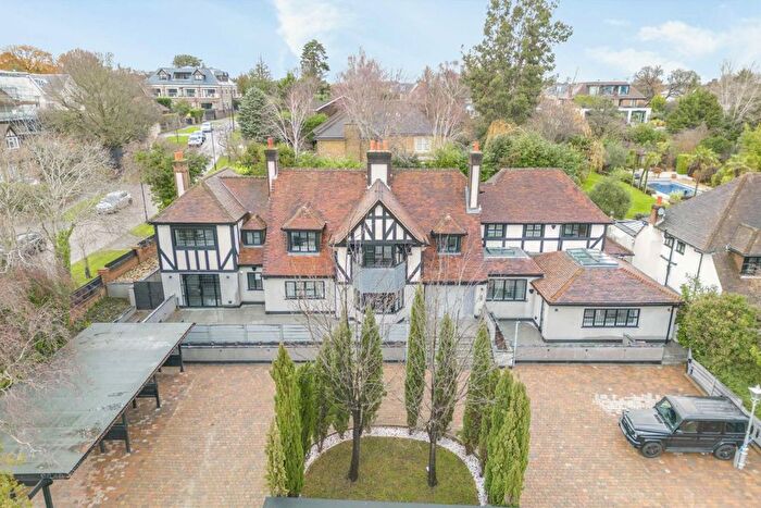 3 Bedroom Flat To Rent In Beech Hill Avenue, Hadley Wood, EN4