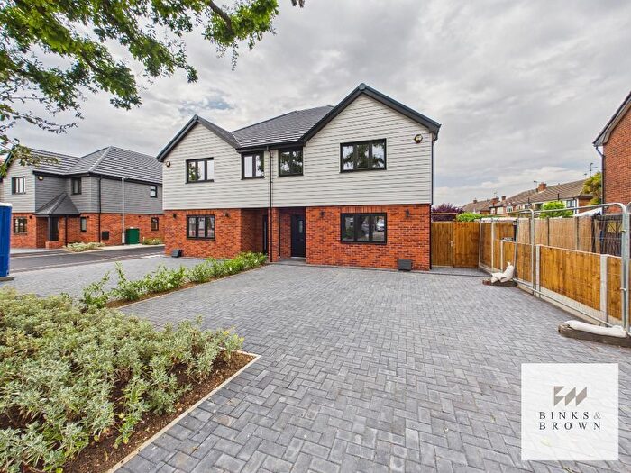 4 Bedroom Semi-detached House For Sale In Third Avenue, Stanford-Le-Hope, Thurrock, Essex, SS17