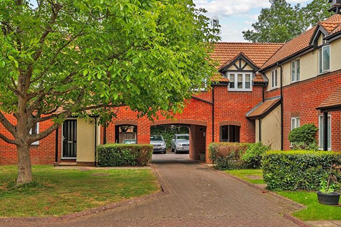 1 Bedroom Apartment To Rent In Helston Lane, Windsor, SL4