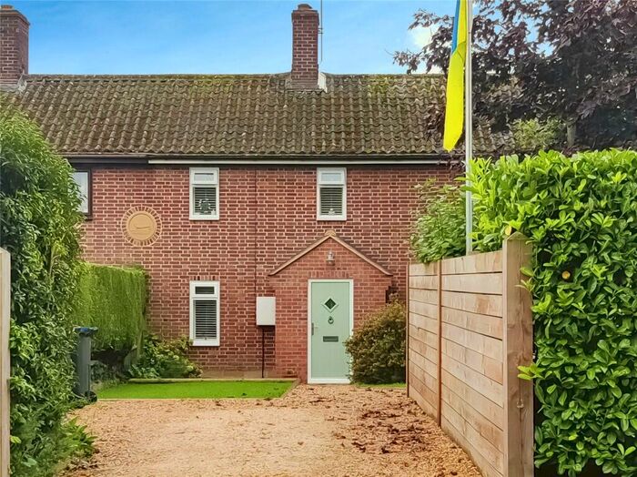 4 Bedroom Semi-Detached House For Sale In Sandfield, Sutton Veny, BA12