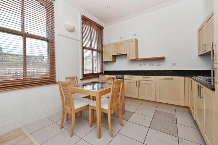 1 Bedroom Flat To Rent In Riga Mews, Aldgate, London, E1