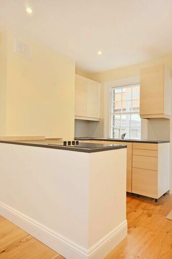 2 Bedroom Terraced House To Rent In Oakhill Place, East Putney, London, SW15