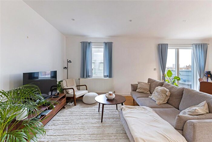 2 Bedroom Apartment For Sale In Branch Place, London, N1