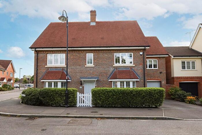 4 Bedroom Detached House For Sale In Cook Way, Horsham, RH12