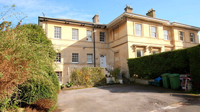 2 Bedroom Apartment To Rent In Lansdown Crescent, GL50