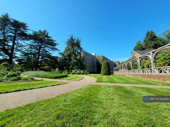 2 Bedroom Flat To Rent In Pound Hill, Crawley, RH10