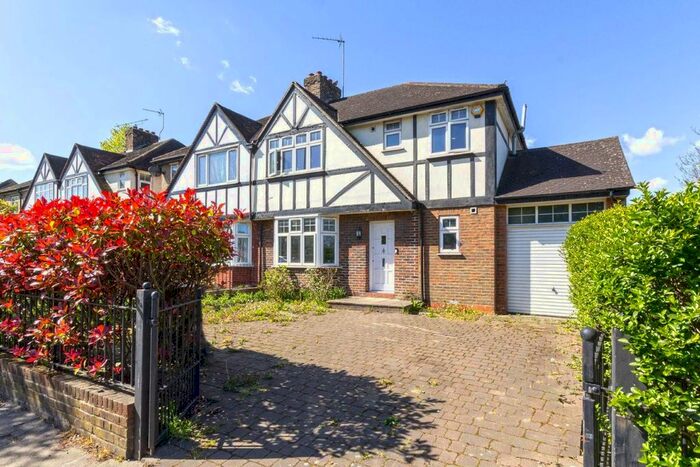 4 Bedroom Property To Rent In Argyle Road, London W13