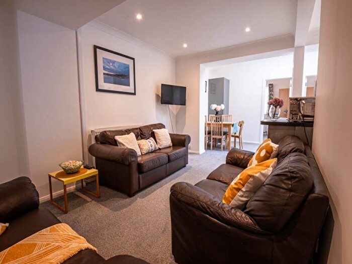 6 Bedroom House To Rent In Queens Avenue, Canterbury, Kent, CT2