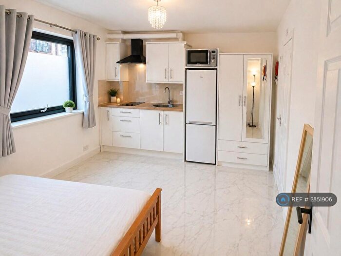 Studio To Rent In Horseferry Road, London, E14