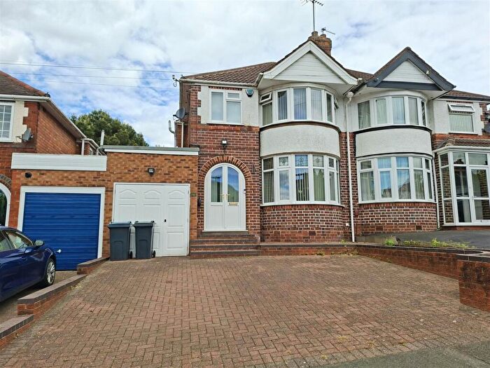 3 Bedroom Semi-Detached House For Sale In Olorenshaw Road, Sheldon, Birmingham, B26