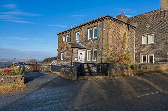 1 Bedroom Cottage For Sale In The Cross, Barkisland, HX4