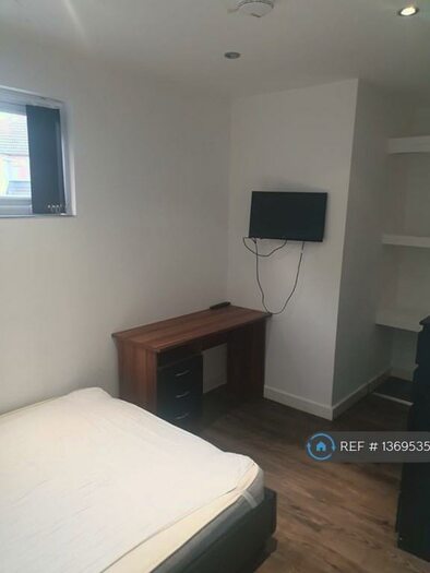 2 Bedroom Flat To Rent In Prior Deram Walk, Coventry, CV4