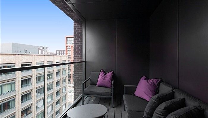 2 Bedroom Flat To Rent In Thornes House, Charles Clowes Walk, London, SW11