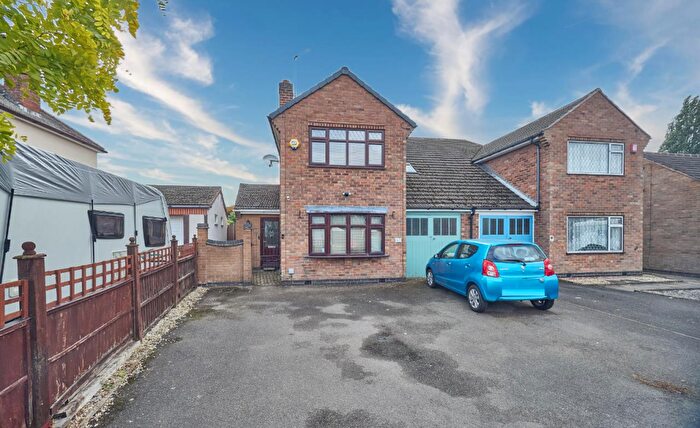 4 Bedroom Semi-Detached House For Sale In King Richard Road, Hinckley, LE10
