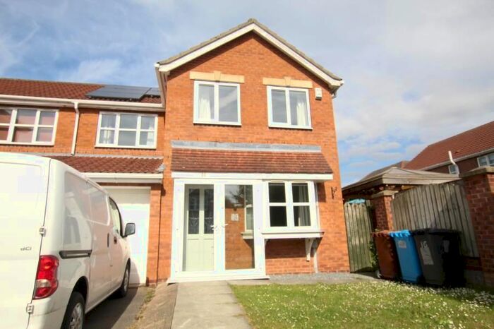 3 Bedroom Semi-Detached House To Rent In Aldenham Park, Kingswood, Ejp, HU7