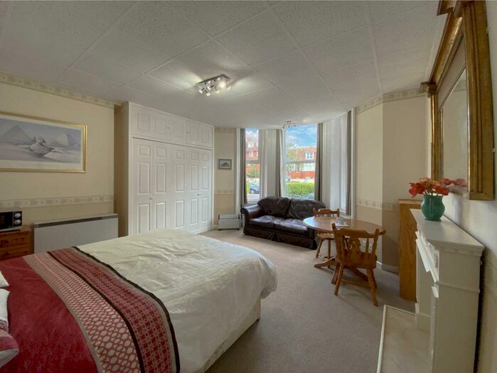 Flat To Rent In Durley Gardens, Westcliff, BH2