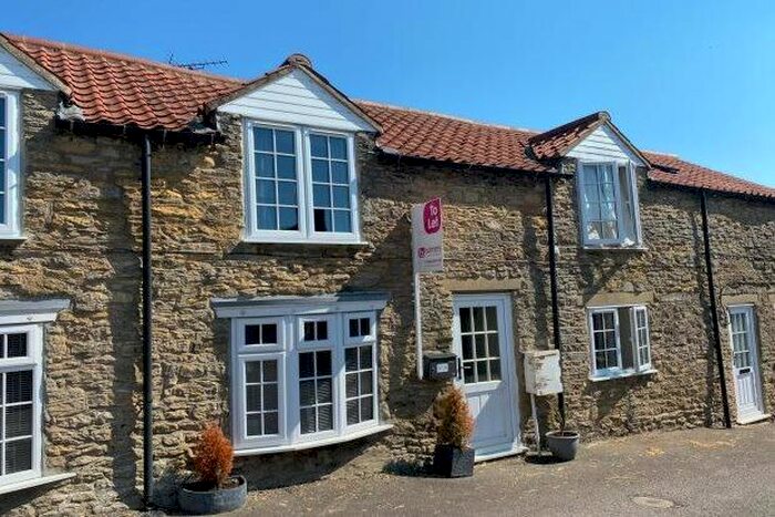 2 Bedroom Cottage To Rent In High Street, Scarborough, YO13
