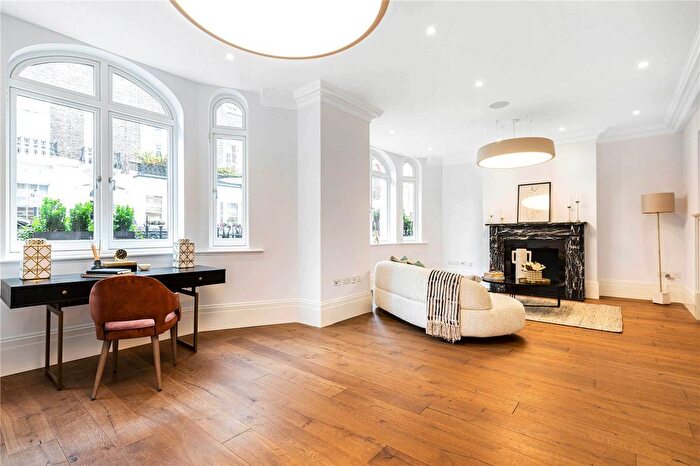 3 Bedroom Flat To Rent In Wimpole Street, London, W1G