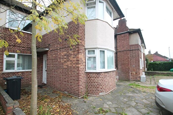 3 Bedroom Maisonette To Rent In Lancelot Road, Ilford, London, IG6