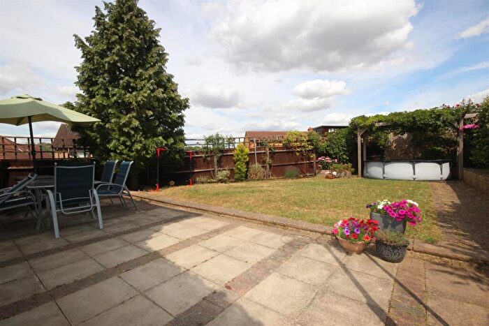 4 Bedroom Detached House For Sale In Prentice Gardens, Kempston, Bedford, MK42