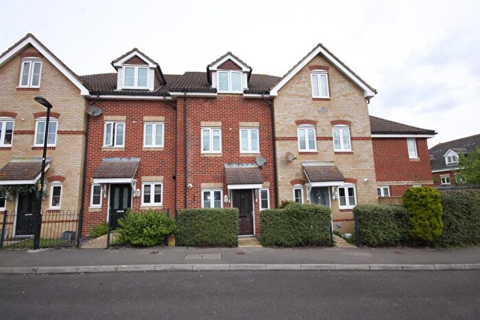 3 Bedroom Town House To Rent In Grevillea Avenue, Titchfield Park, PO15