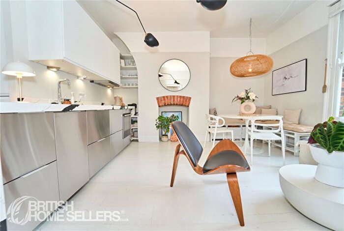 2 Bedroom Apartment For Sale In The Shrubberies, Prospect Road, St. Albans, Hertfordshire, AL1