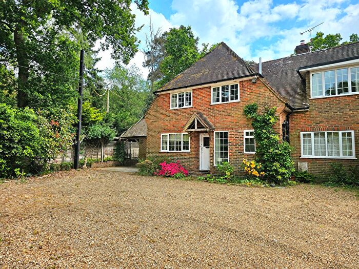 3 Bedroom Semi-Detached House For Sale In Littleworth Road, The Sands, Seale, Farnham, GU10